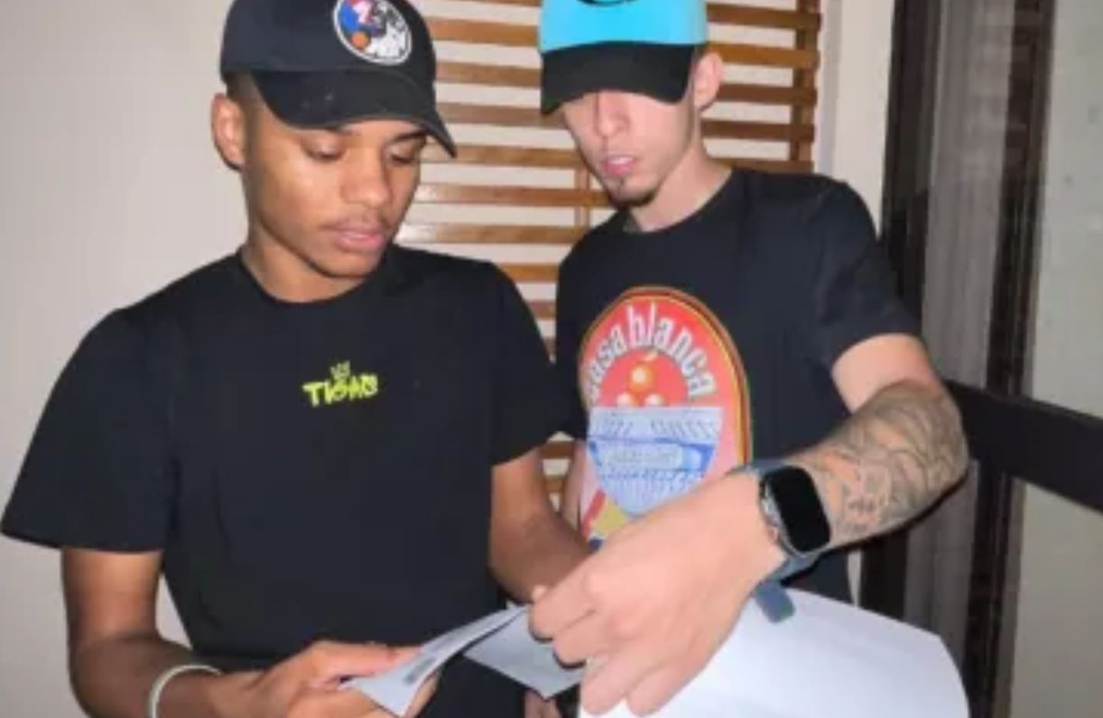 Influencers que invadiram shopping de moto são presos