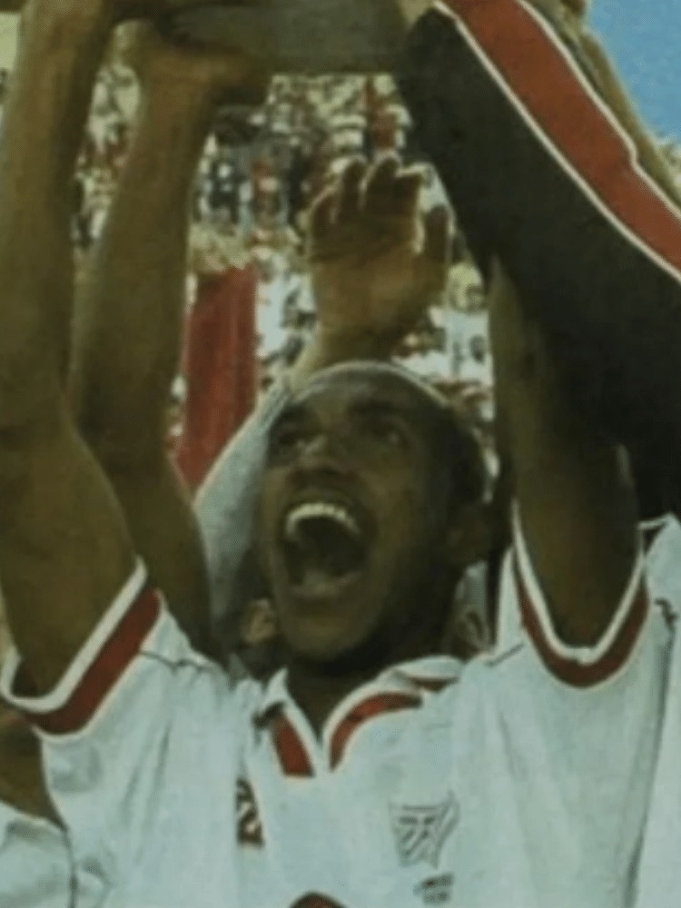 Ex-jogador campeão da Copa do Brasil de 2004 morre aos 50 anos