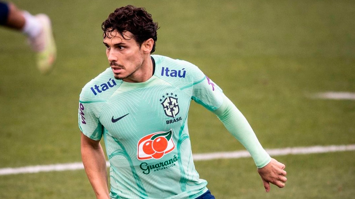 Raphael Veiga teve camisa roubada ao final do jogo na Colômbia