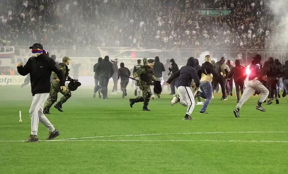 Jogo na Croácia termina com mais de 50 torcedores presos após confusão