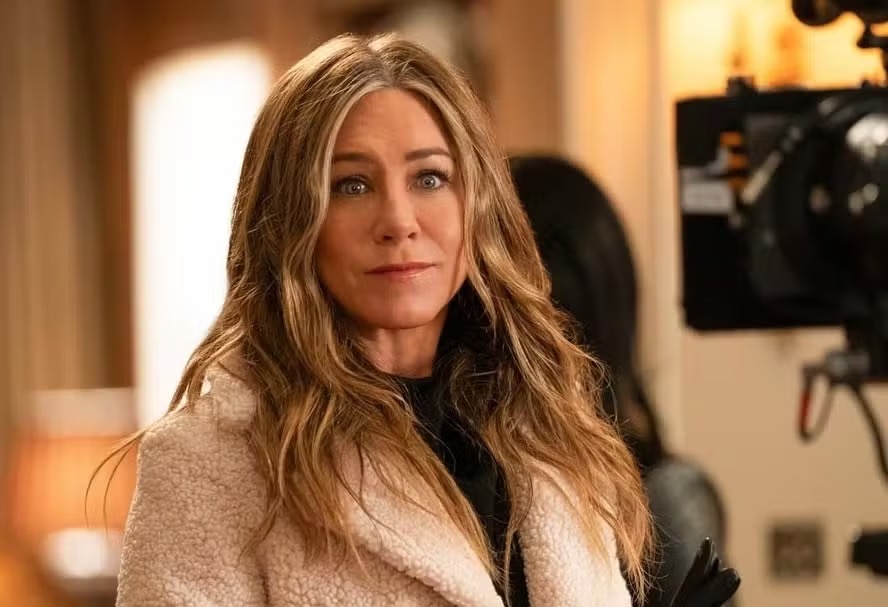 Jennifer Aniston é pega de surpresa com chegada da polícia em sua casa