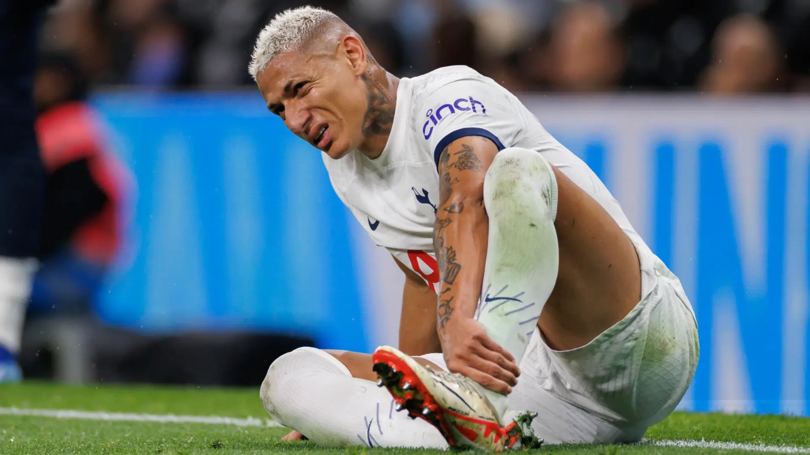 Richarlison desabafa após cirurgia e fala em 'dores insuportáveis'