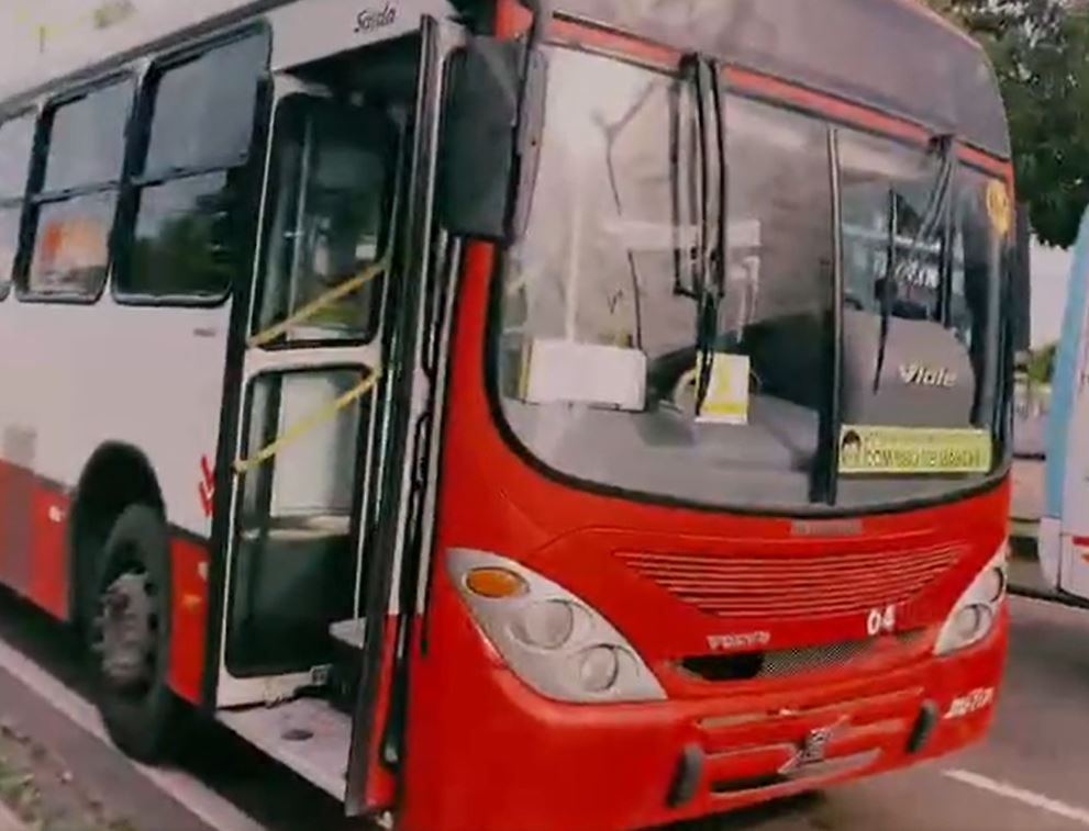Grupo armado assalta 40 passageiros em ônibus de Manaus