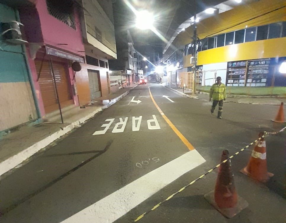 Rua de Manaus recebe nova sinalização no Centro; veja como fica