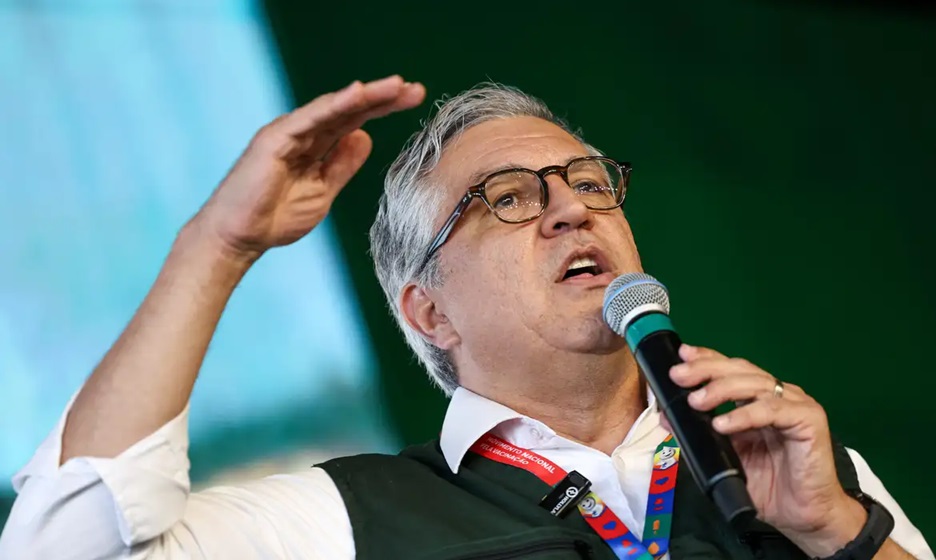 "Ato covarde", reage Padilha sobre cancelamento de vistos da filha e esposa