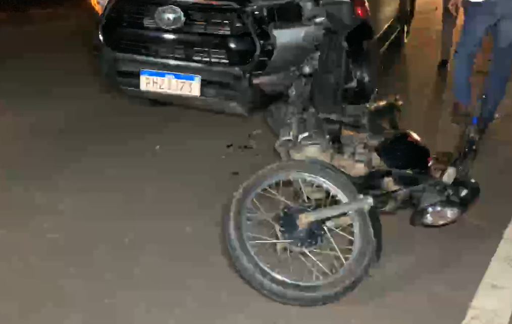 Dupla morre ao ser arremessada de moto em acidente chocante na AM-070