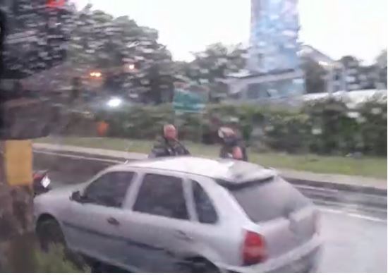 Acidente entre carro e motocicleta deixa ferido em Manaus 