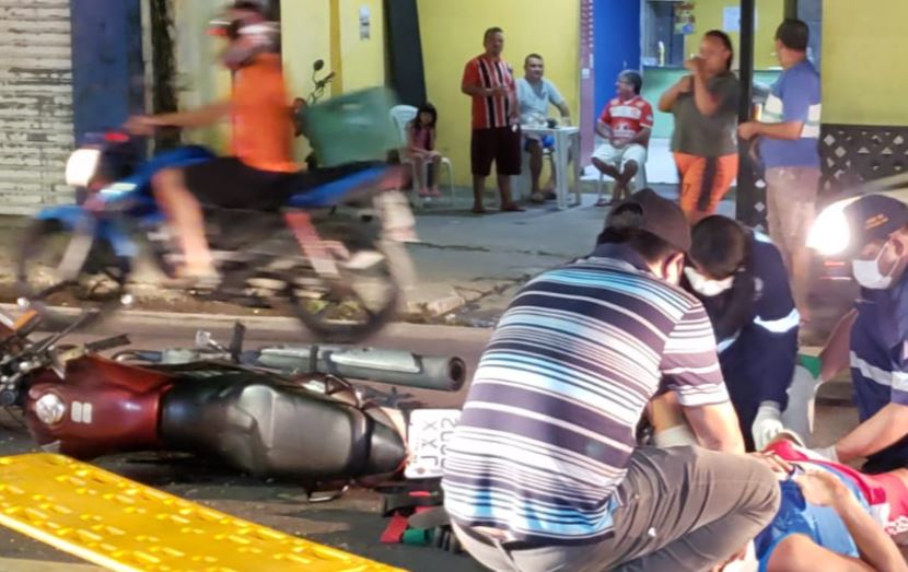 Motociclista quebra a perna em acidente violento em Manaus