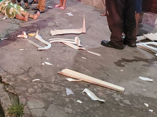 Clientes de lanchonete são atropelados por carro desgovernado em Manaus