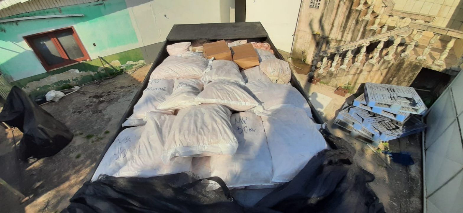 Frigorífico clandestino é fechado e polícia apreende  toneladas de alimento