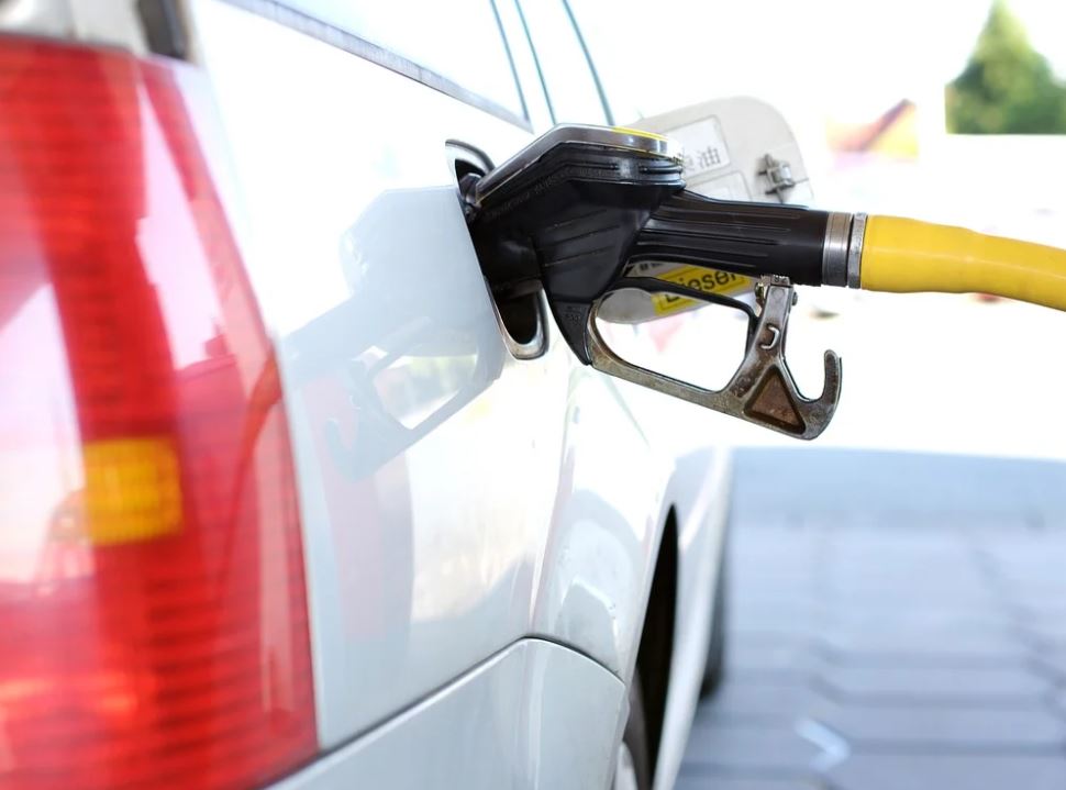 Petrobras anuncia redução do preço da gasolina nas refinarias 