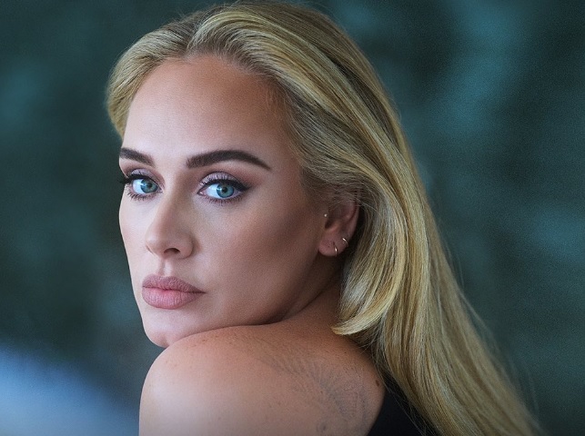 Adele completa 34 anos e reflete: 'Mal posso esperar para ter 60'