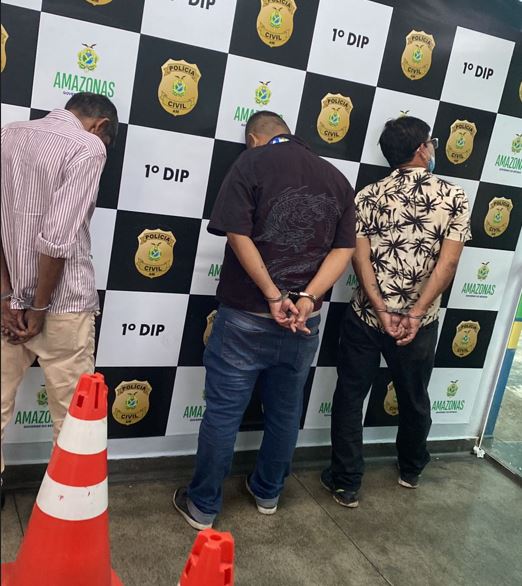 Trio é preso suspeito de assaltar passageiros de ônibus em Manaus