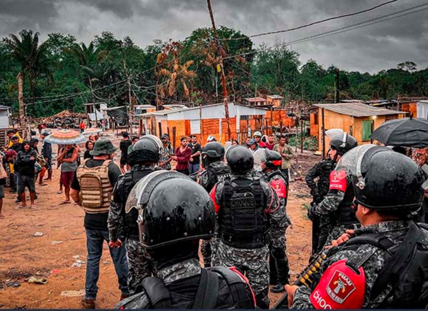 Reintegração de posse retira mais de 150 pessoas de área invadida em Manaus