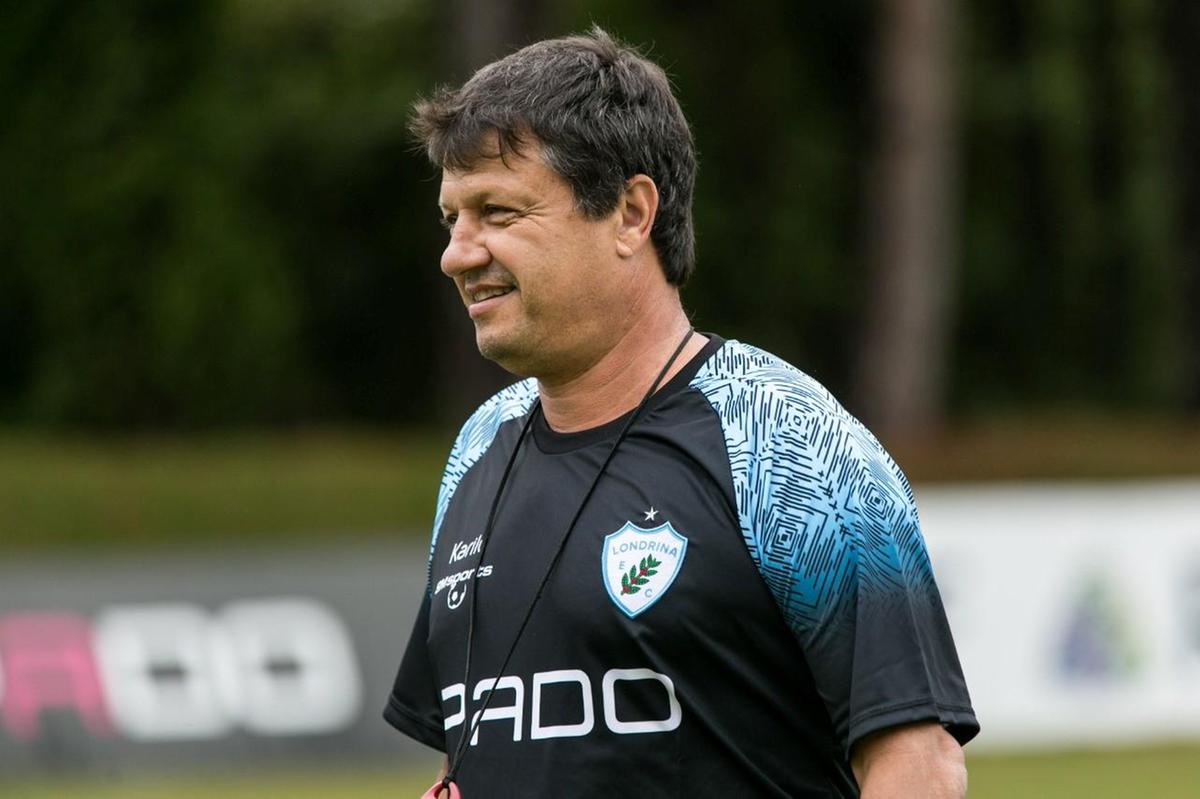 Adilson Batista foca no Flamengo após empate na Série B