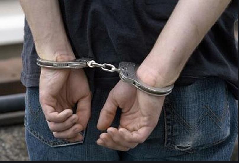 Adolescente é detido após participar de roubos de carros em Manaus