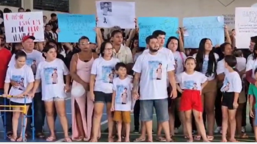 Adolescente morto em ataque homofóbico é homenageado em escola de Manaus