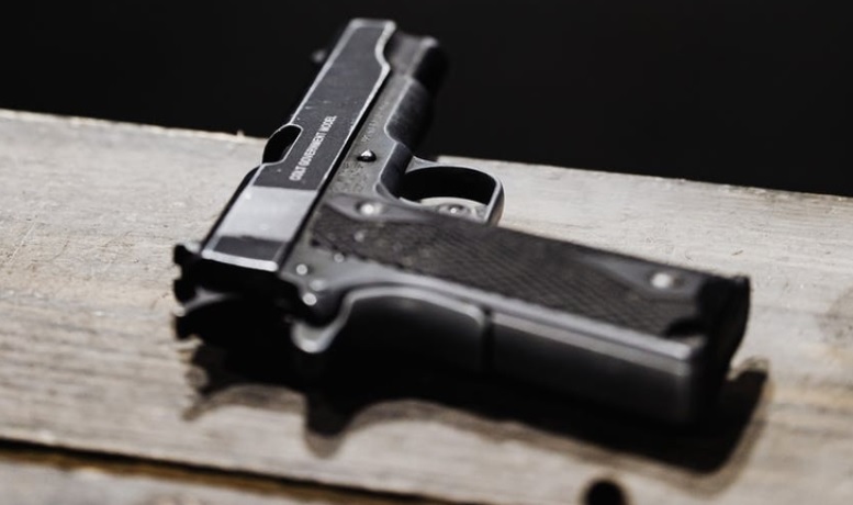 Adolescente é executado a tiros enquanto comprava frango em Manaus 