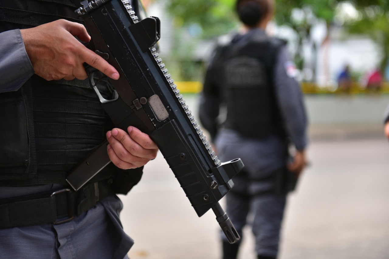 Adolescente é detido por esfaquear vítima que reagiu a assalto em Manaus