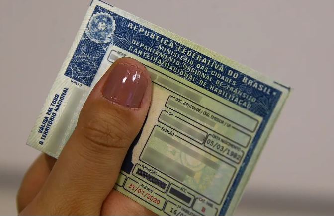 Detran alerta para golpes da CNH suspensa 