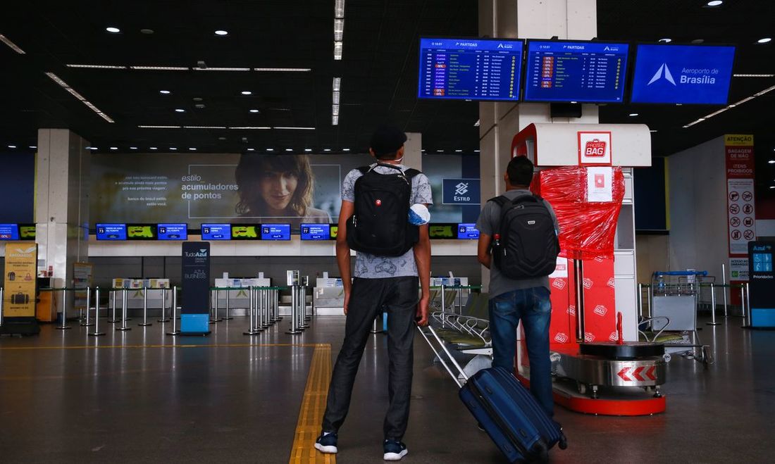 Medo de variantes faz Chile isolar viajantes brasileiros 