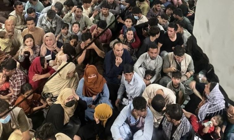 Sete pessoas morrem esmagadas em tumulto no aeroporto de Cabul