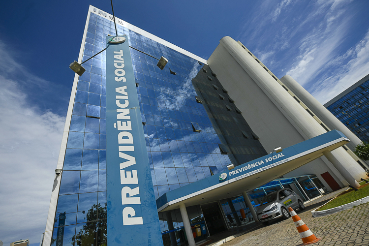INSS anuncia bloqueio de novos descontos de empréstimos consignados