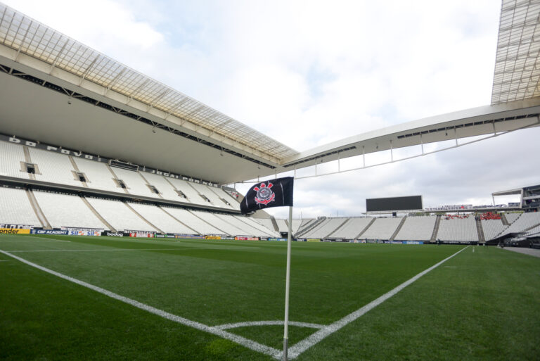 Corinthians x Athletico: onde assistir ao vivo, horário e escalações