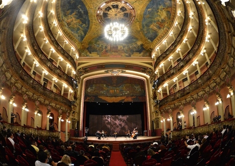 Filarmônica apresenta show gratuito no Teatro Amazonas