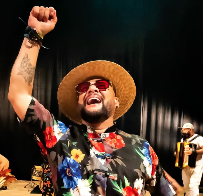 Amazonense James Rios comanda Live de axé direto de Salvador