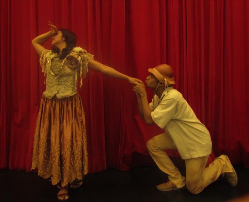 Espetáculo ‘Menina Miúda’ sai dos palcos para apresentações na rua