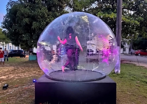 Espetáculo ‘A Bolha’ retrata as bolhas de isolamento no cenário de pandemia