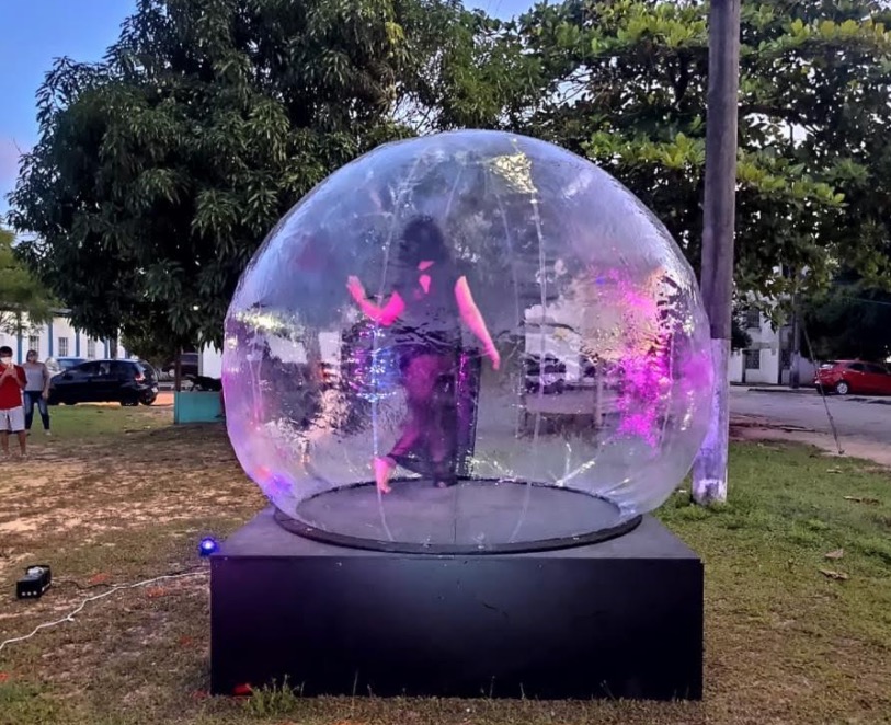 Espetáculo ‘A Bolha’ retrata as bolhas de isolamento no cenário de pandemia