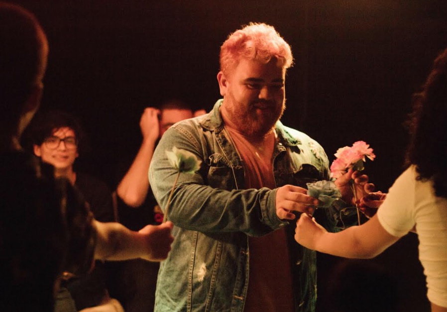 Coletivo de artistas promete emocionar o público na noite de natal