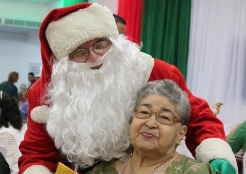 Idosos residentes da Fundação Doutor Thomas celebram ‘Natal da Fé’