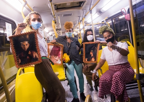 Direito à Memória transforma ônibus em galeria de arte em Manaus