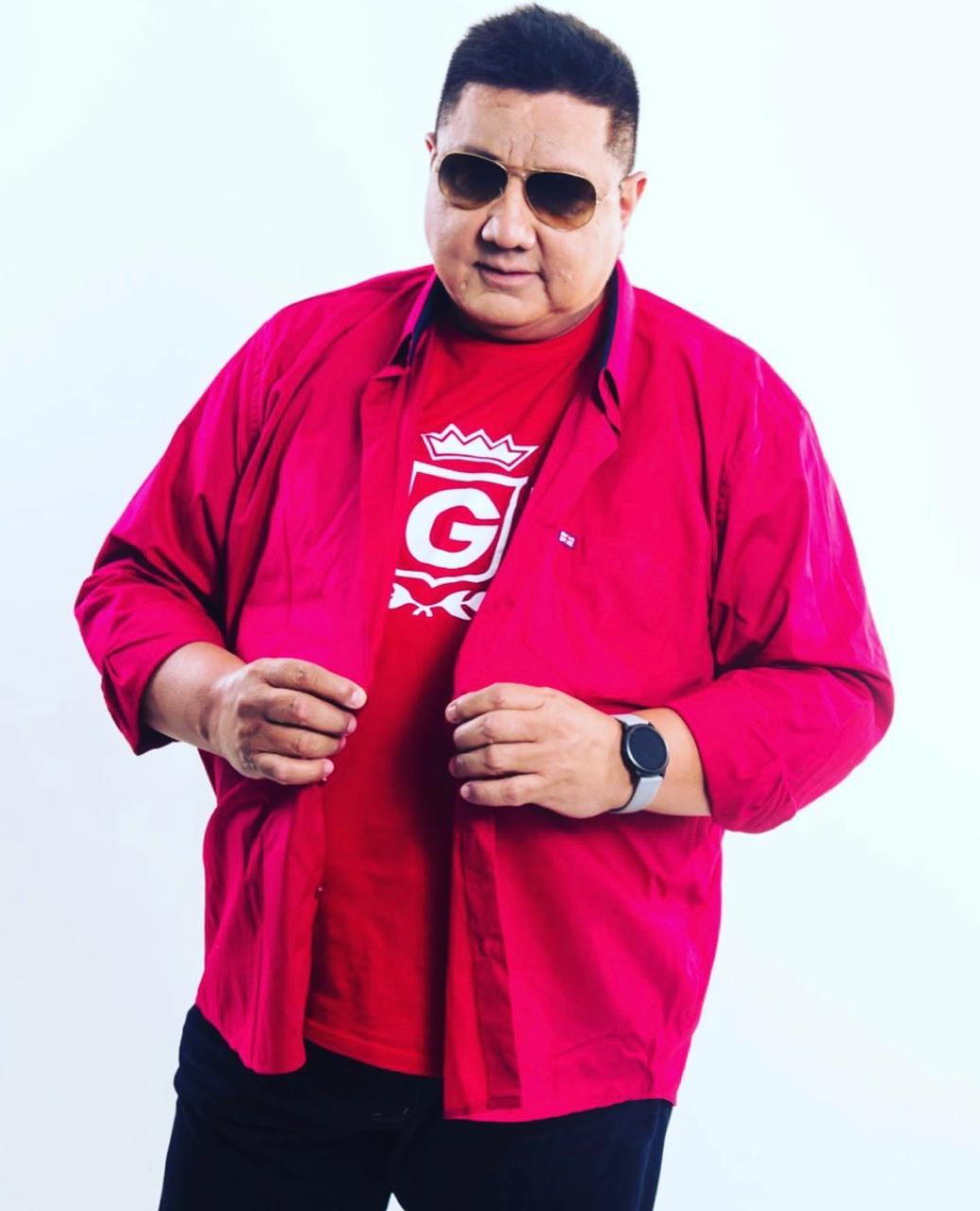 Davi Assayag apresenta 'Luau do Rei' no Pier 300; Confira