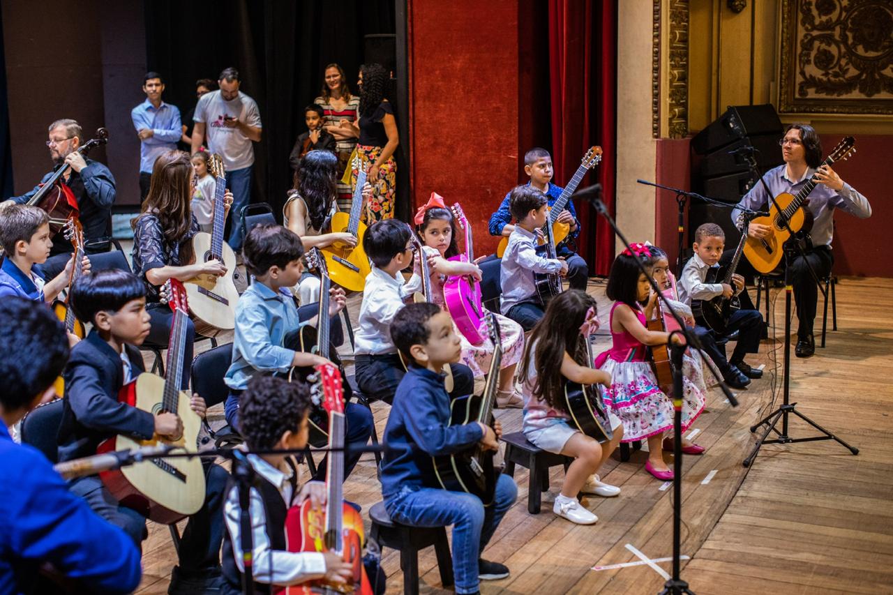 Mostra de Música 'Criança Talento' resgata o prazer do 'AO VIVO'