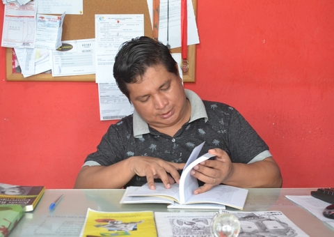 Escritor amazonense lança hoje livro com poemas e prosas 