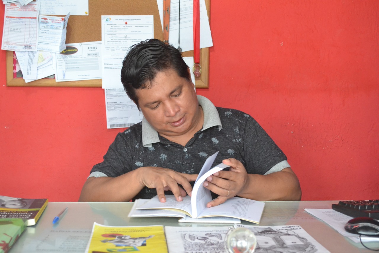 Escritor amazonense lança hoje livro com poemas e prosas 