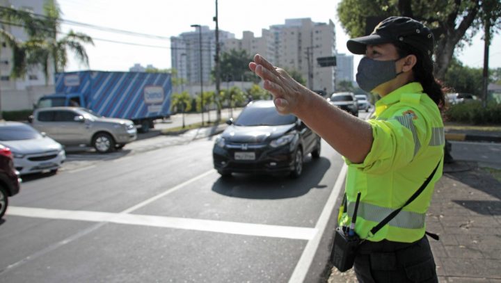 Motoristas podem recorrer das multas de trânsito pela internet em Manaus