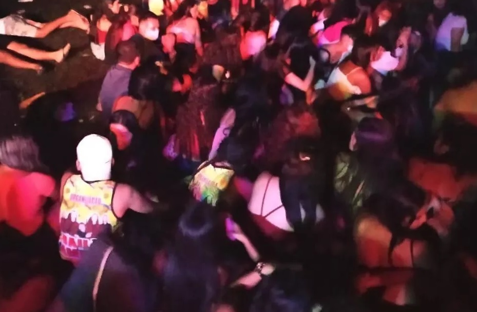 Grupo entre 20 e 29 anos teve maior aumento de mortes por Covid-19