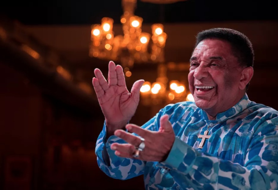 Na UTI com covid, Agnaldo Timóteo tem ‘pequena melhora’ 