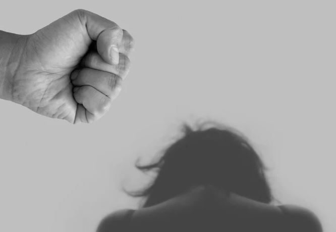 Foragido da Justiça é preso após esposa denunciá-lo por agressão em Manaus