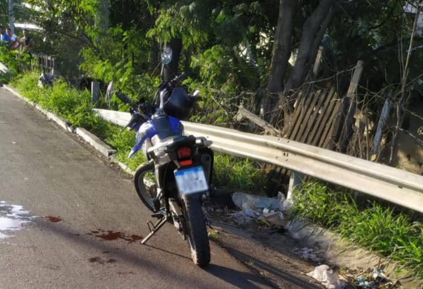 Pintor morre atingido por linha chilena enquanto pilotava moto