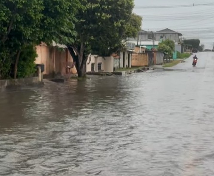 Amazonas recebe alerta laranja de chuva forte e tempestades violentas