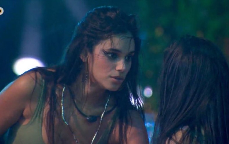 Isabelle revela para Alane que beijou Matteus; sisters não contam para Bia