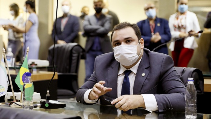 Roberto Cidade verifica aplicação de recursos em hospitais do Amazonas