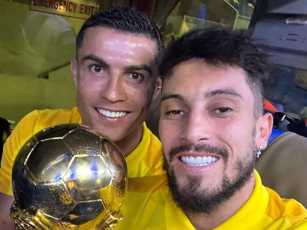 Alex Telles revela mensagem de Cristiano Ronaldo sobre jogar no Brasil