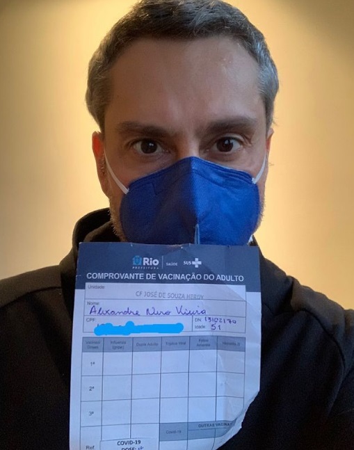 Alexandre Nero se vacina contra covid aos 51: 'pacto coletivo'